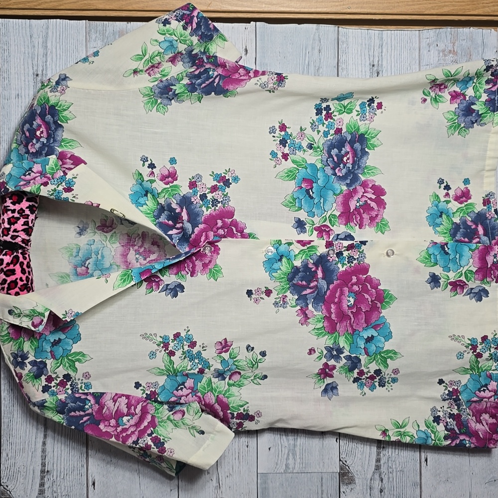 Vintage 1970's JCPenneys Fashions Cream Floral Button Short Sleeve Shirt